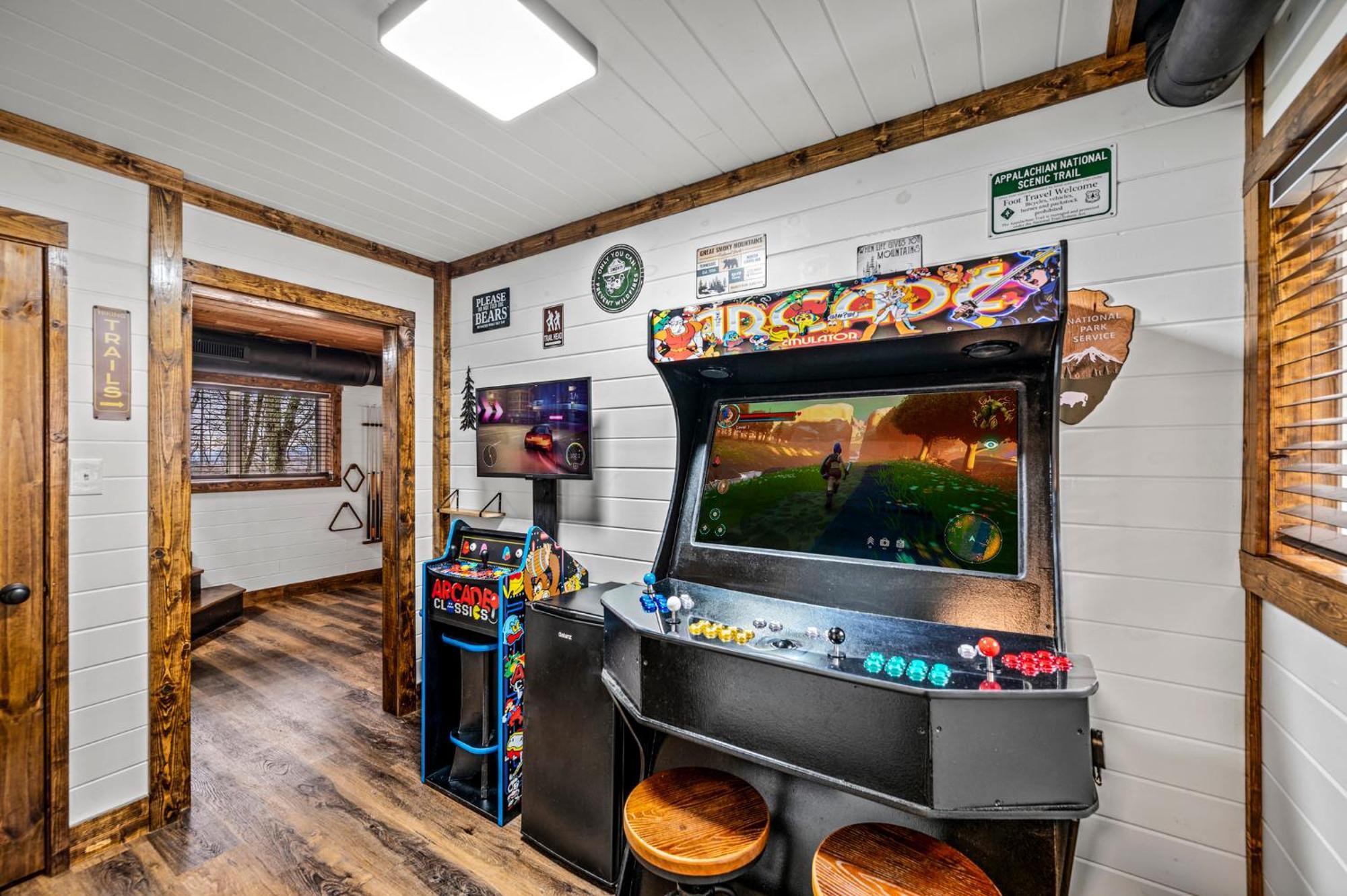 1Mile Downtown, Handicap Ramp, Hot Tub, Game Room แกตลิงเบิร์ก ภายนอก รูปภาพ