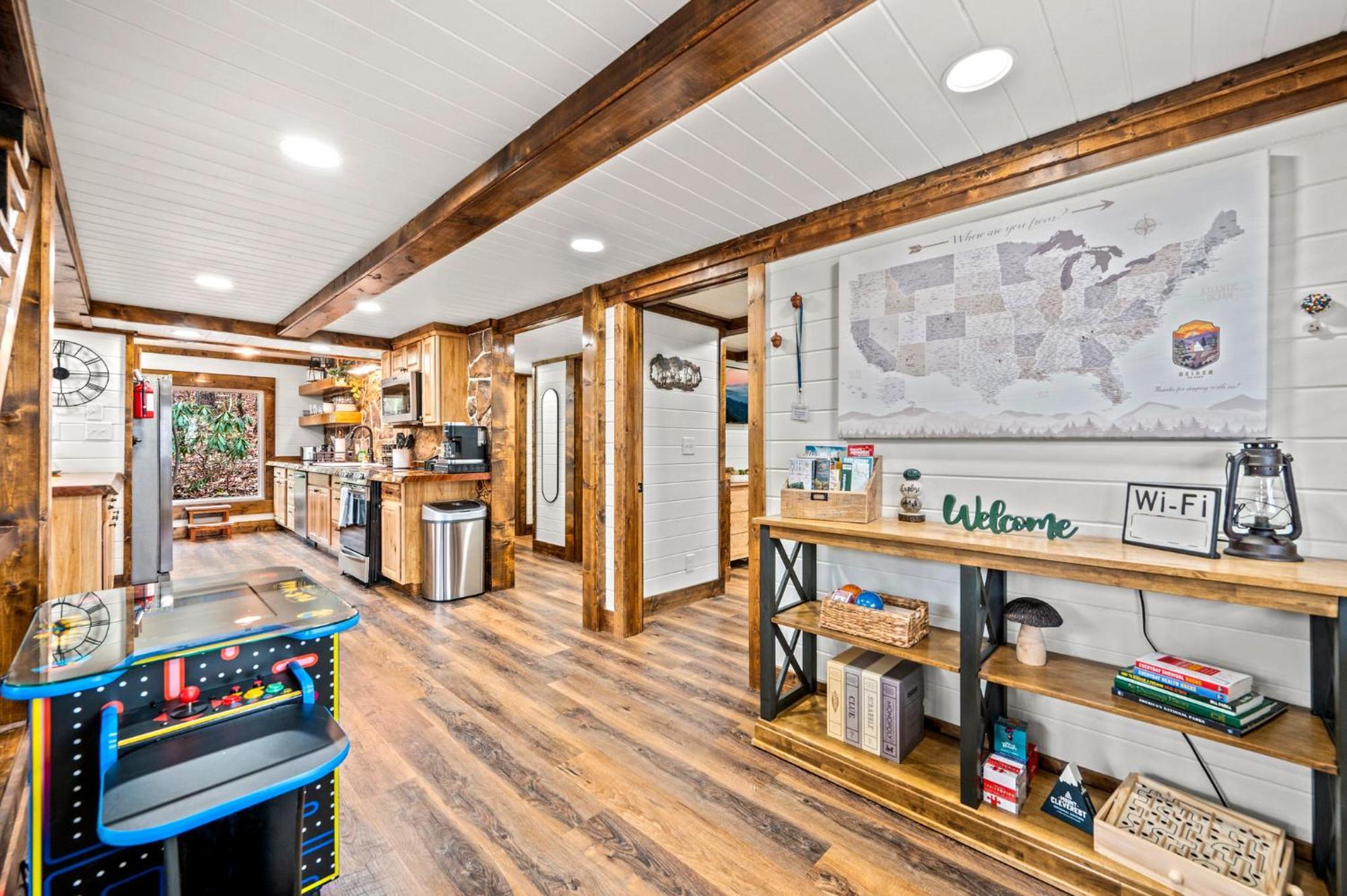 1Mile Downtown, Handicap Ramp, Hot Tub, Game Room แกตลิงเบิร์ก ภายนอก รูปภาพ