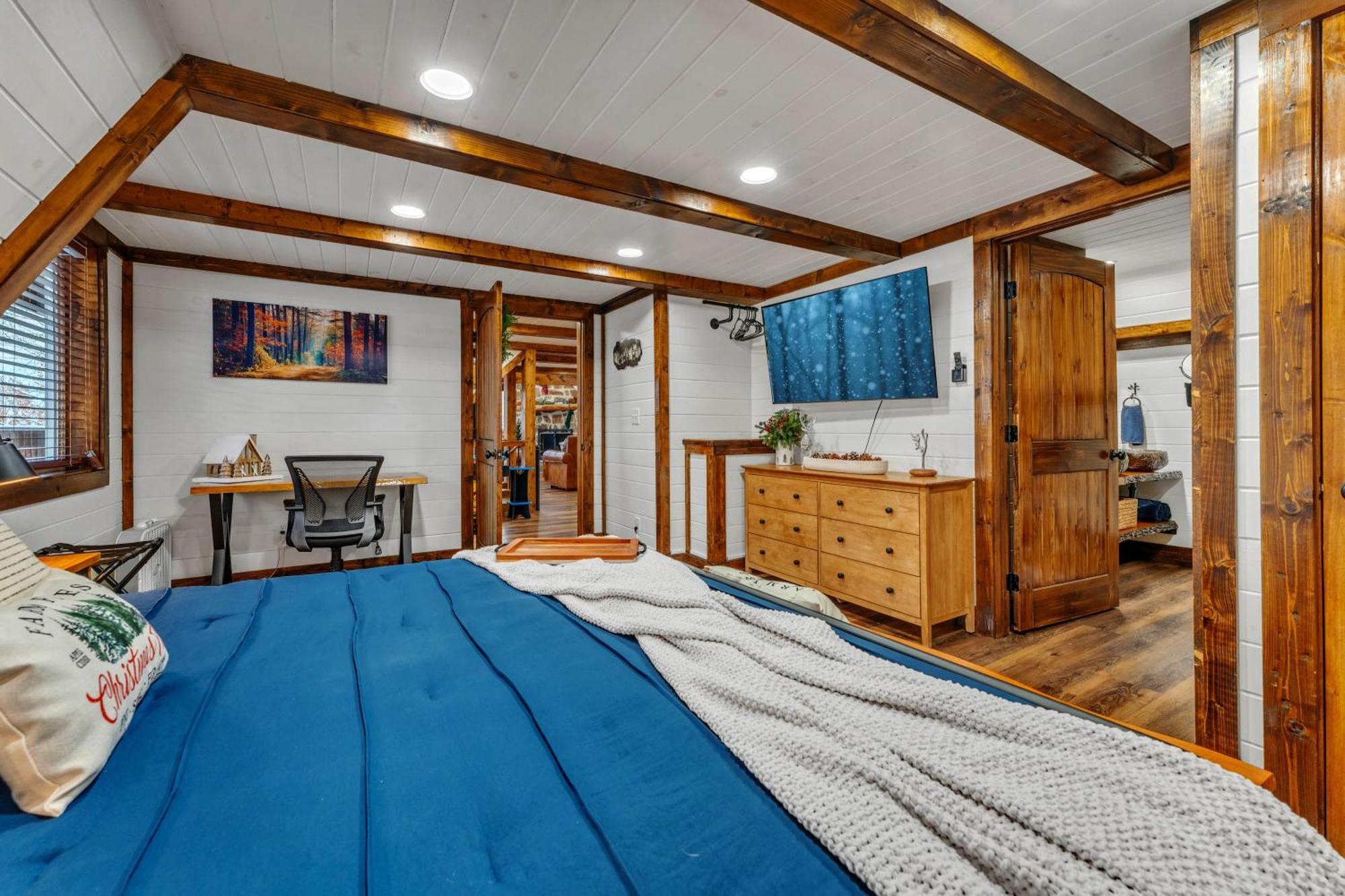 1Mile Downtown, Handicap Ramp, Hot Tub, Game Room แกตลิงเบิร์ก ภายนอก รูปภาพ
