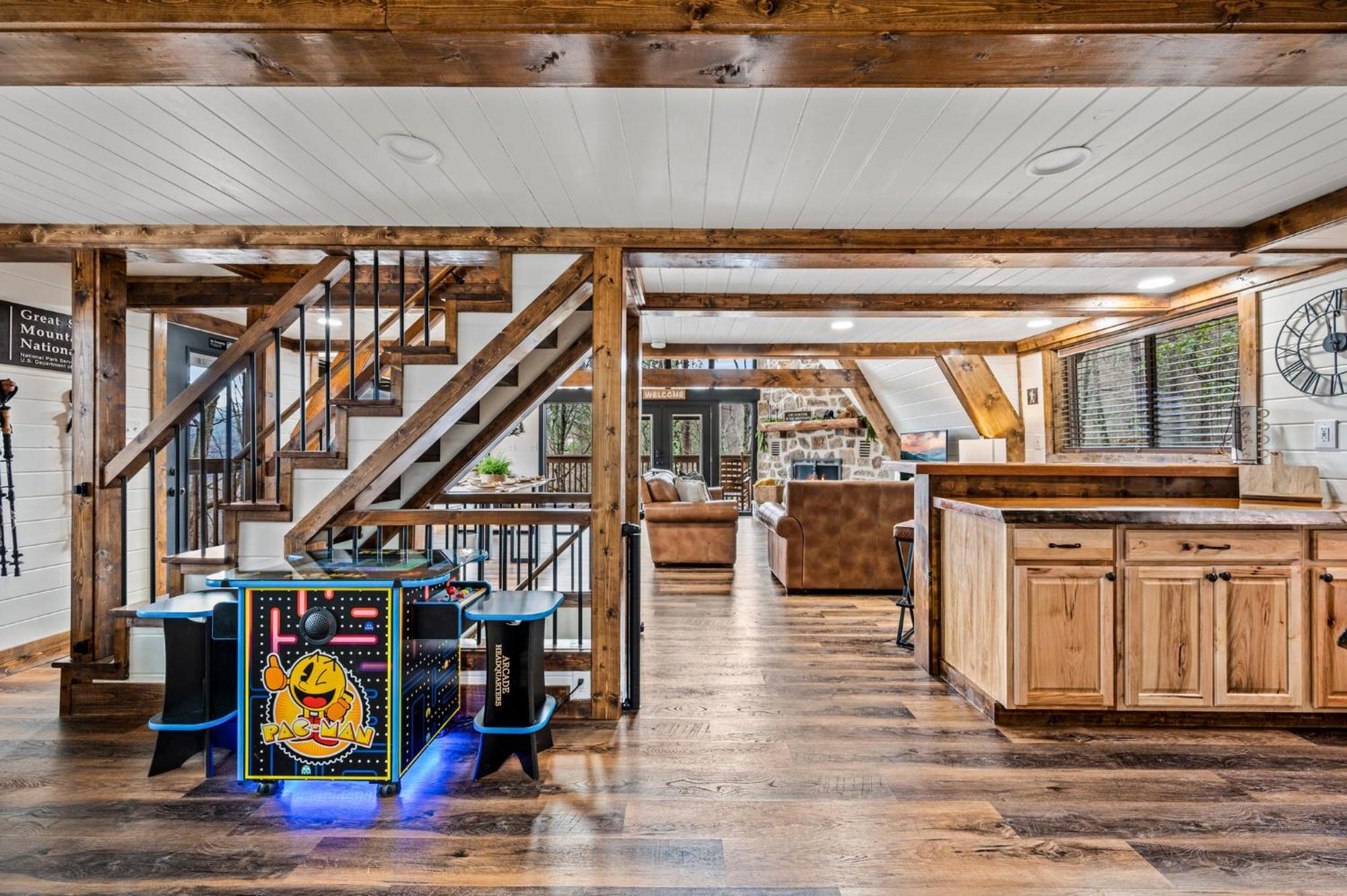 1Mile Downtown, Handicap Ramp, Hot Tub, Game Room แกตลิงเบิร์ก ภายนอก รูปภาพ