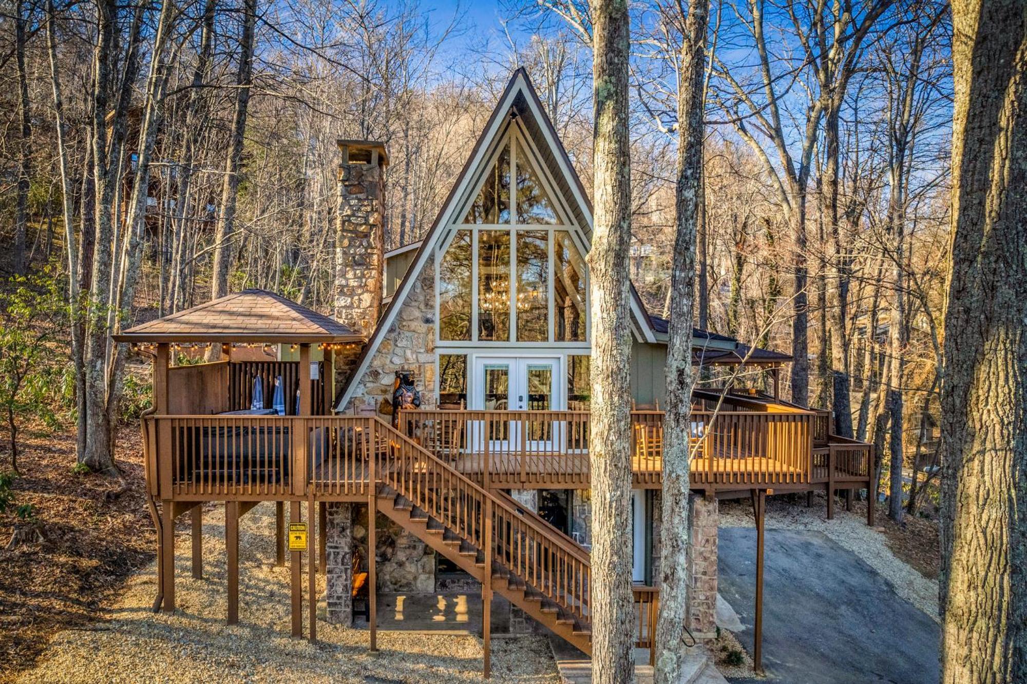 1Mile Downtown, Handicap Ramp, Hot Tub, Game Room แกตลิงเบิร์ก ภายนอก รูปภาพ