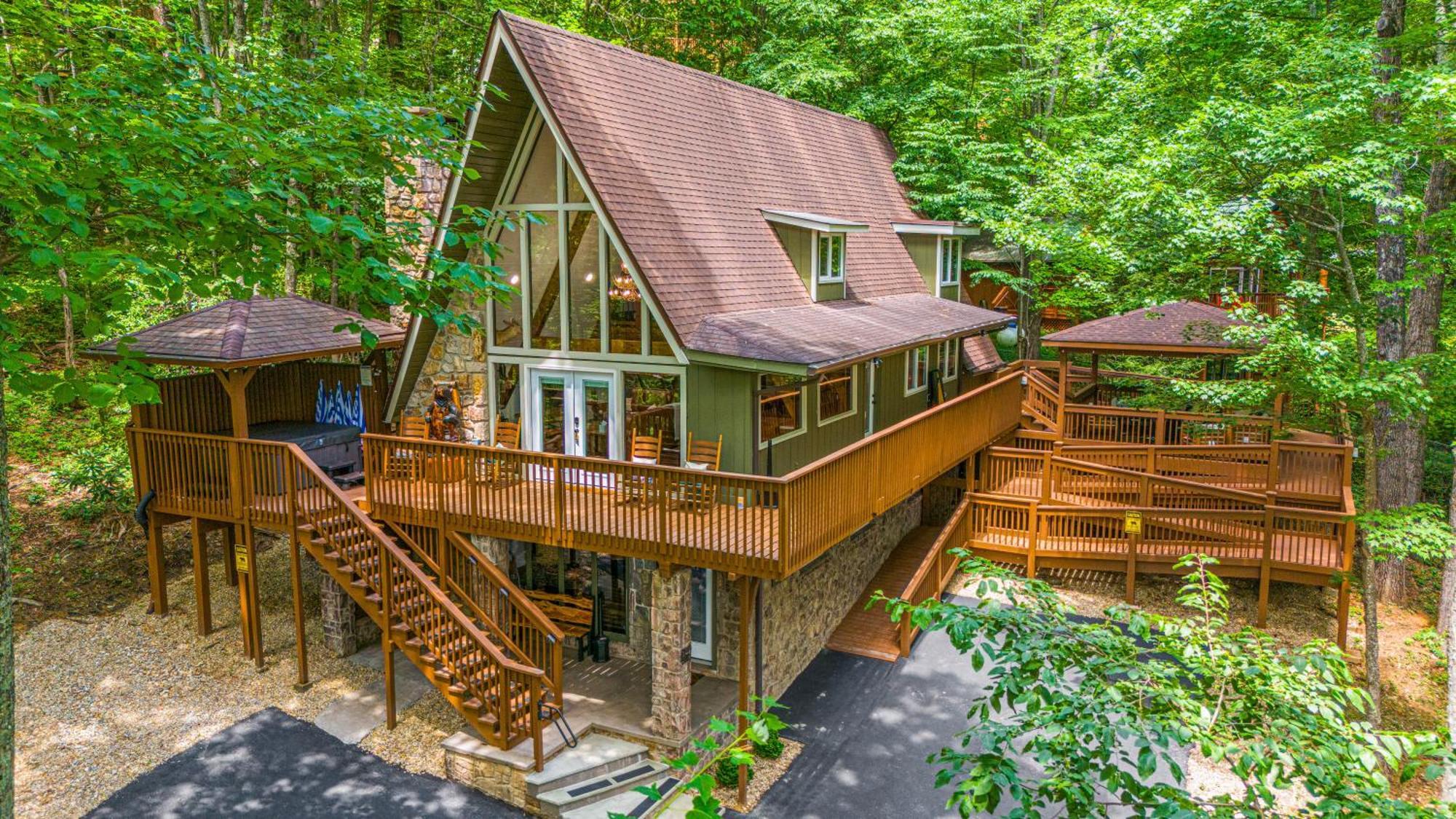 1Mile Downtown, Handicap Ramp, Hot Tub, Game Room แกตลิงเบิร์ก ภายนอก รูปภาพ